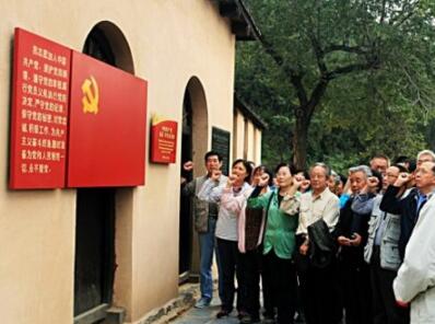 ��֯����ƪ���̱�ǿ���������ȷ������������ʮ�˴����������ŵ��Ľ����µ�ΰ�󹤳������ƽ���ȫ��400��������㵳��֯������ǿս�����ݣ�8000��������Ա�����ȷ�ģ������Ա�ɲ������������������ִ��������һ����ʵ��Ϊ�ĸ﷢չ�ȶ��ṩ�˼�ǿ��֯��֤��