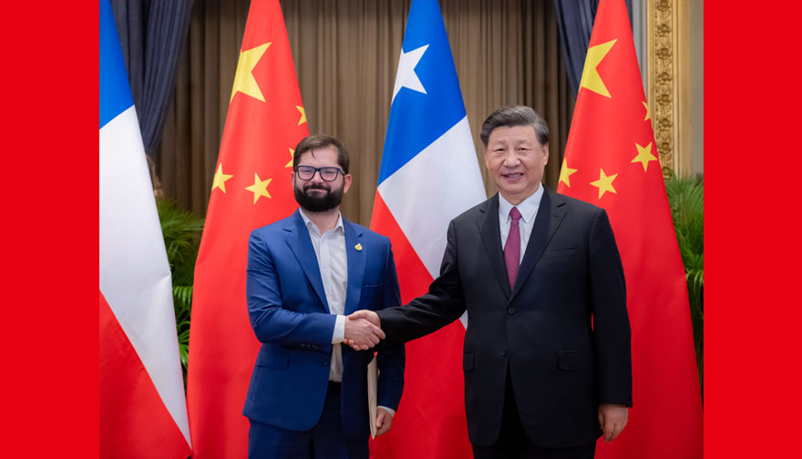 习近平会见智利总统博里奇