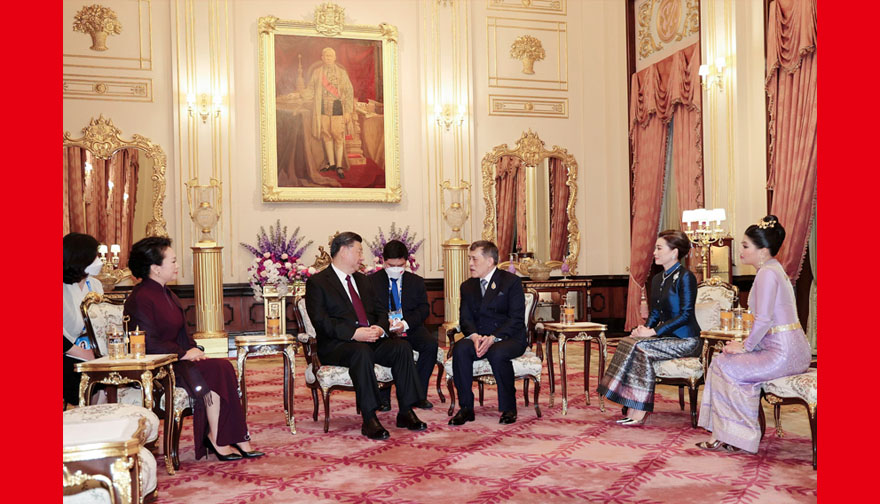 习近平和彭丽媛会见泰国国王哇集拉隆功和王后素提达