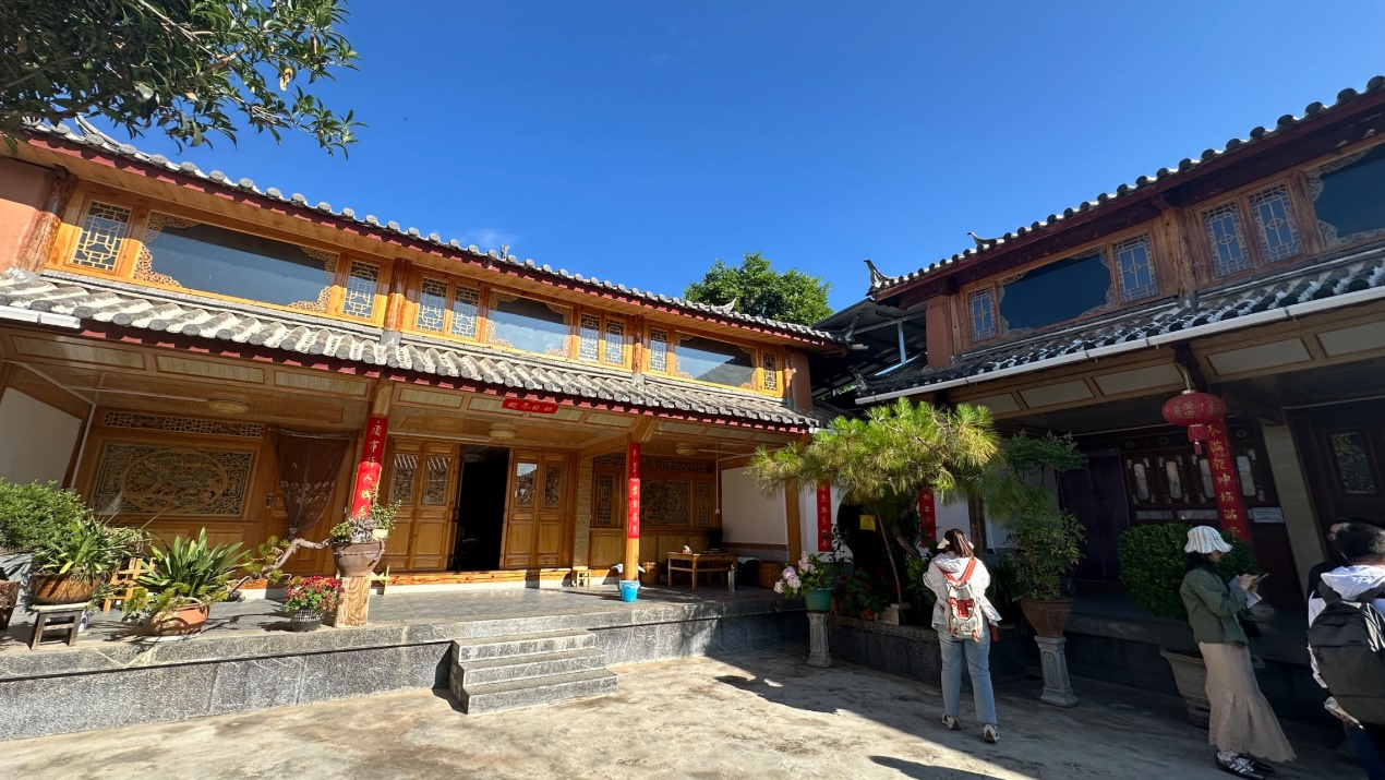 李文仨家院子里的“忆红餐社”。人民网记者 金洪花摄