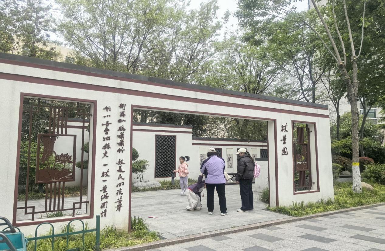 “清风入园”。封小萃摄