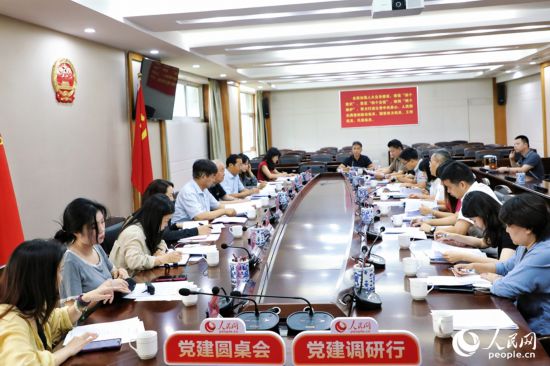 人民网党建调研团一行走进厦门市海沧区。人民网 李唯一摄
