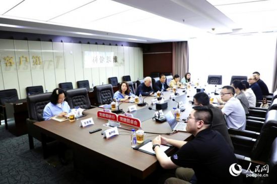 人民网党建调研行一行走进博思软件，并举行“党建圆桌会”。人民网记者 李唯一摄