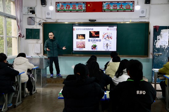 今年年初，“青商助基层”行动联动高校力量开展助学活动。仁怀市融媒体中心供图